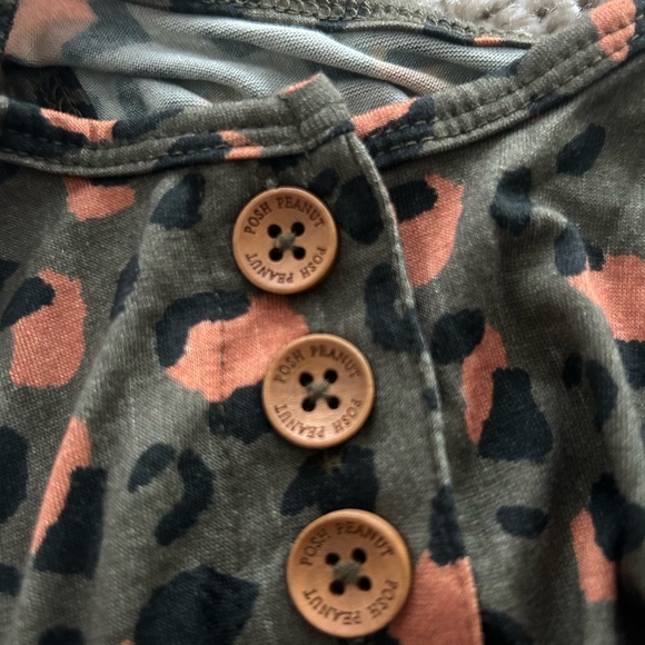 Posh Peanut Eli Racerback Henley Romper 2T unisex (Sold out Cheetah Prin… - Picture 11 of 11